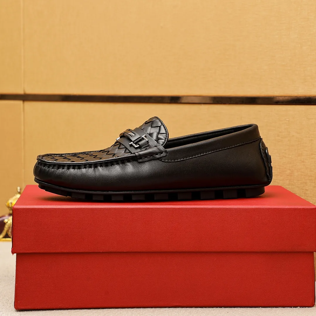 Men's shoes 💰360 💐 Product trademark: Ferragamo "Ferragamo" bean shoes Regular size: 38-44 (45.46🉑️customized) Product materials: Selected imported woven cowhide upper + classic hardware buckle, imported pig leather lining. Strong three-dimensional visual effect, original outsole color: 1⃣️color optional